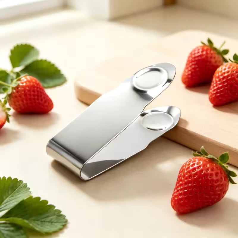 1pcs Multifunctional Strawberry Stem Remover Clip